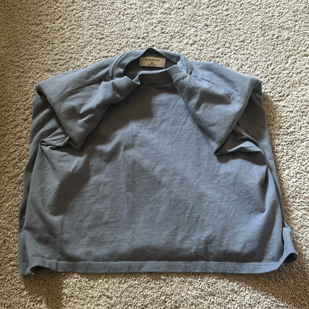 Aritzia Babaton Shoulder pad cropped shirt